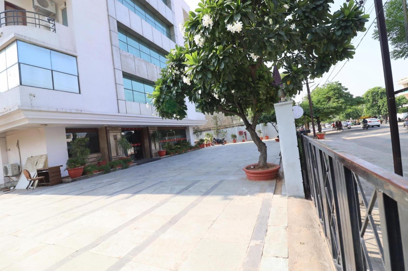 Hotel Crestmont Ashapurna Jaipur, Banipark Extérieur photo